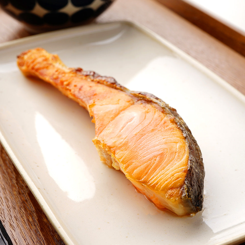 焼き上げた国産切り鮭 甘口の盛り付け
